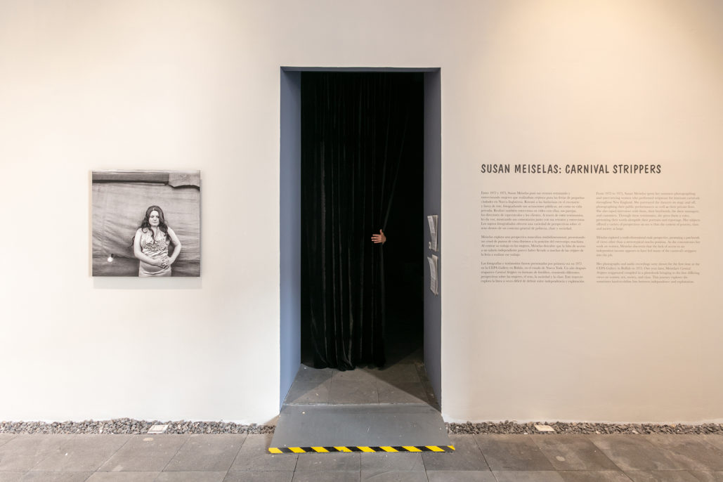 Vista de la exposición Carnival Strippers de Susan Meiselas, en el marco de FotoMéxico “Mujeres”, 2019. Cortesía del Centro de la Imagen